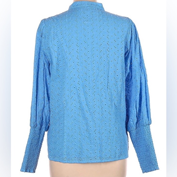 THE SHIRT by Rochelle Behrens - 100% Cotton Blue Eyelet shirt in size L - Picture 2 of 3